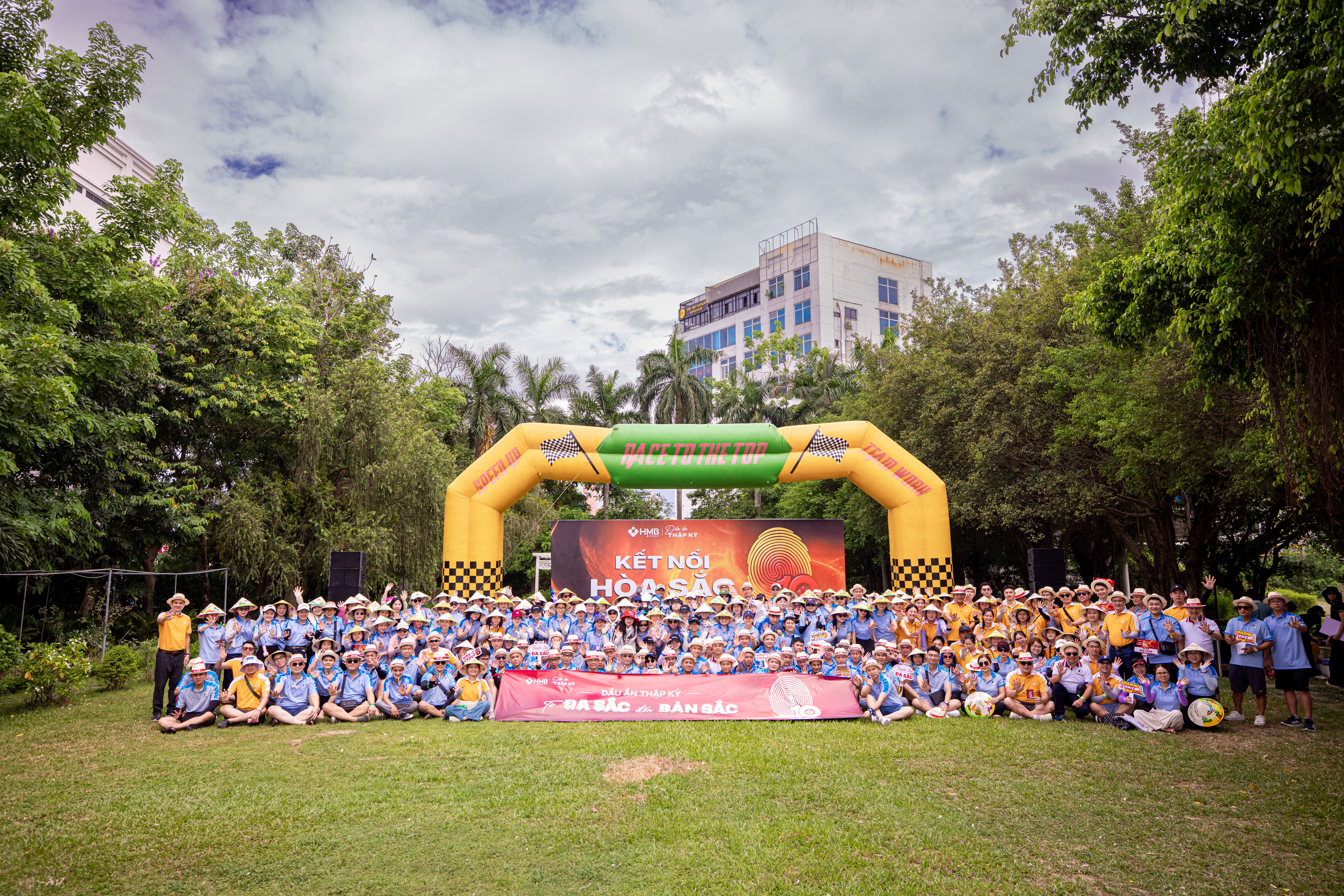 RỰC LỬA AMAZING RACE TẠI CỐ ĐÔ: GIẢI MÃ 5 GIÁ TRỊ CỐT LÕI BẰNG TINH THẦN NGƯỜI HMB