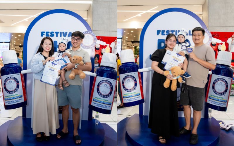 C&aacute;c gia đ&igrave;nh h&agrave;o h&igrave;nh check-in lưu giữ kỷ niệm với m&ocirc; h&igrave;nh cử tạ khổng lồ 