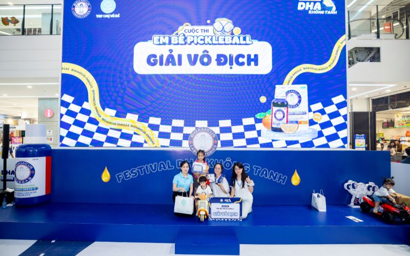 Trao giải bạc giảu đấu Pickleball nh&iacute;