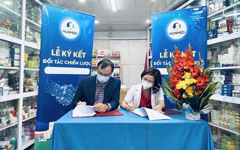 Lễ ký kết hợp tác chiến lược giữa Công ty Hunmed và nhà thuốc Nguyễn Danh 2